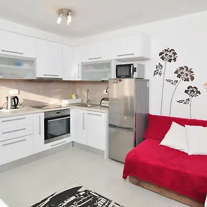 https://modern-flat-with-jacuzzi-tub-close-to-all-spirit.splithotels.org