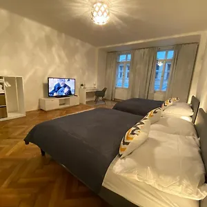 https://wenceslas-square-big-apartment.praguehotelsweb.com