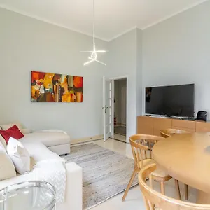 https://3-bedroom-apart-with-pool-tennis-court-gym-and-playground.hotels-lisbon-portugal.com