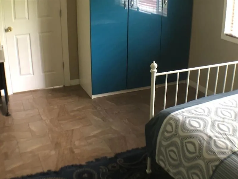 Brother Li Homestay Calgary 0*,