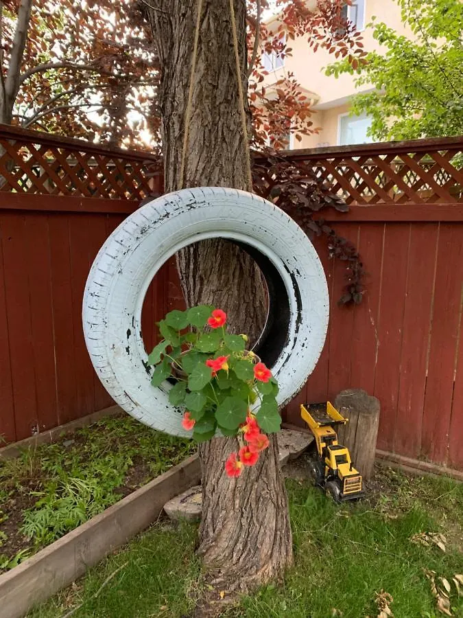 Brother Li Homestay Calgary 0*,  Canada