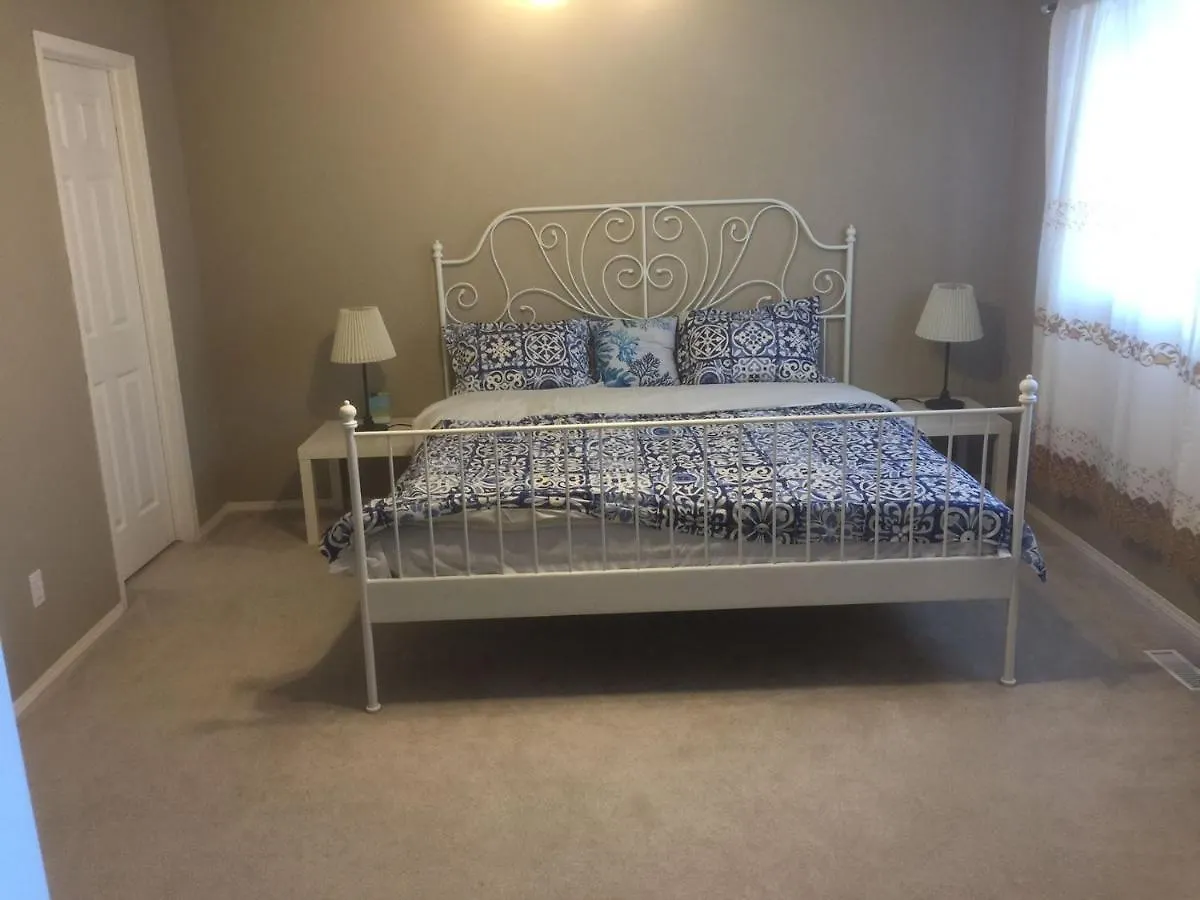 Brother Li Homestay Calgary 0*,
