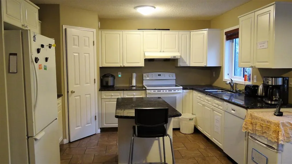 Brother Li Homestay Calgary 0*,  Canada